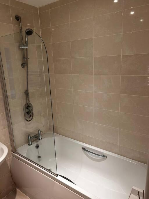 City Centre Apartment. Wrexham Exterior foto